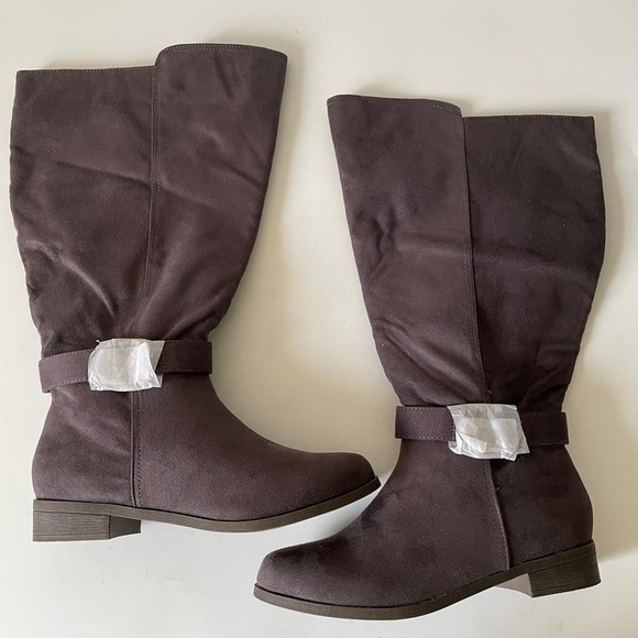 Nib Journee Collection Cate Extra Wide Calf Knee High Boots in Grey Faux Suede - Picture 5 of 11
